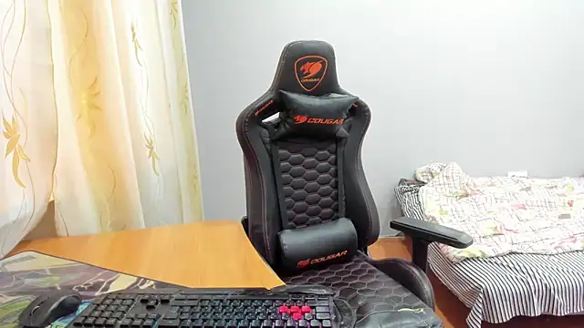 iliaskrislove online show from November 2025 07:51:02 AM