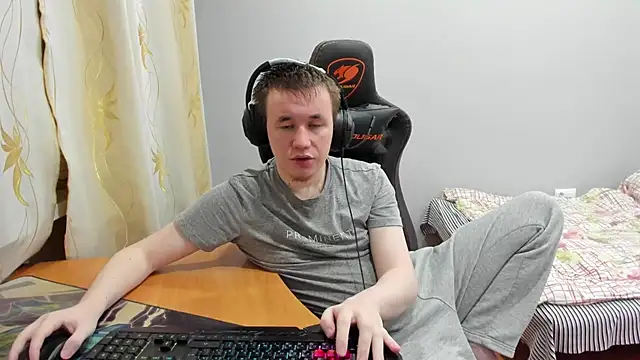 iliaskrislove online show from November 2025 02:28:02 PM