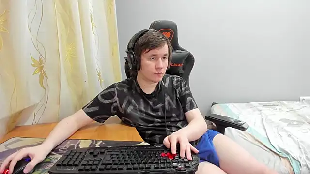 iliaskrislove online show from April 2026 07:29:01 PM