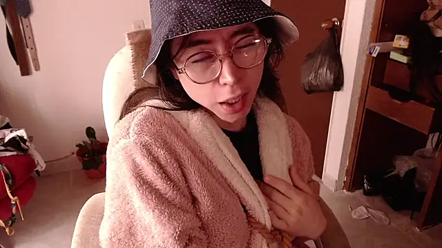 emily pearl  online show from October 2025 01:47:02 PM