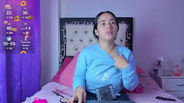 Veeronica Smith online show from February 2025 01:29:01 PM