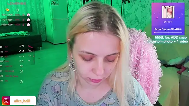 Snapshot of Alice_Halle chatting on December 2024 08:06:02 PM Alice Halle online show from December 2024 08:06:02 PM