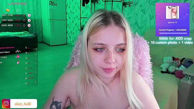 Snapshot of Alice_Halle chatting on December 2024 11:52:02 AM Alice Halle online show from December 2024 11:52:02 AM