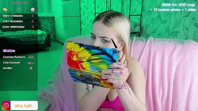 Snapshot of Alice_Halle chatting on December 2024 05:15:01 PM Alice Halle online show from December 2024 05:15:01 PM