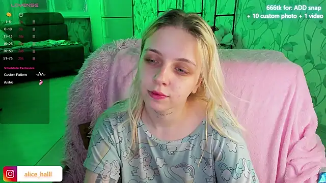 Snapshot of Alice_Halle chatting on December 2024 03:56:02 AM Alice Halle online show from December 2024 03:56:02 AM