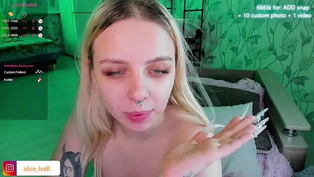 Snapshot of Alice_Halle chatting on January 2025 11:55:01 PM Alice Halle online show from January 2025 11:55:01 PM