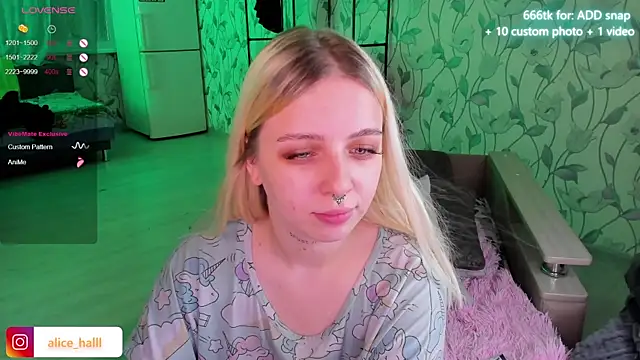 Snapshot of Alice_Halle chatting on January 2025 09:20:01 PM Alice Halle online show from January 2025 09:20:01 PM