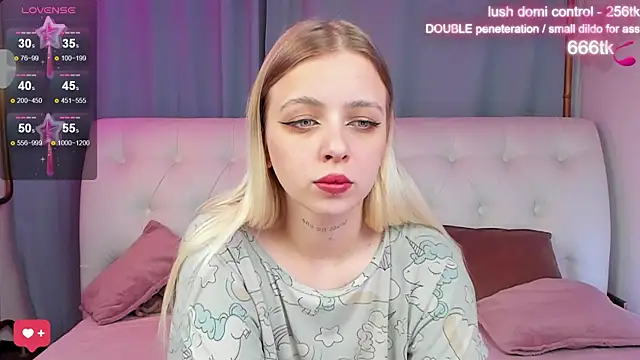 Snapshot of Alice_Halle chatting on October 2025 01:14:02 AM Alice Halle online show from October 2025 01:14:02 AM