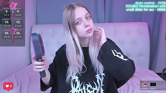 Snapshot of Alice_Halle chatting on October 2025 11:05:01 AM Alice Halle online show from October 2025 11:05:01 AM