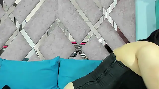 Mulan sexy01 online show from December 2025 08:14:01 PM