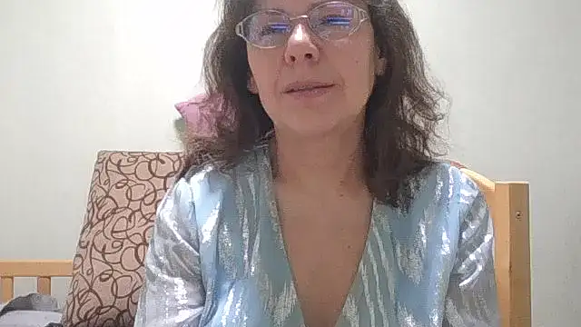 HollyJewel online show from March 2026 07:09:01 PM