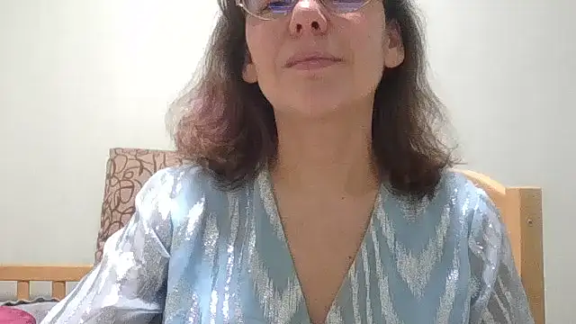 HollyJewel online show from March 2026 04:18:01 PM