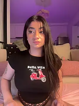 ZoeZayd online show from April 2026 09:01:02 PM