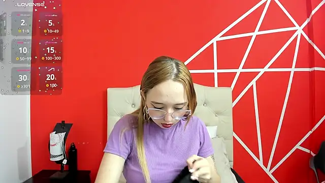 Liaroberts1 online show from January 2025 12:05:01 PM