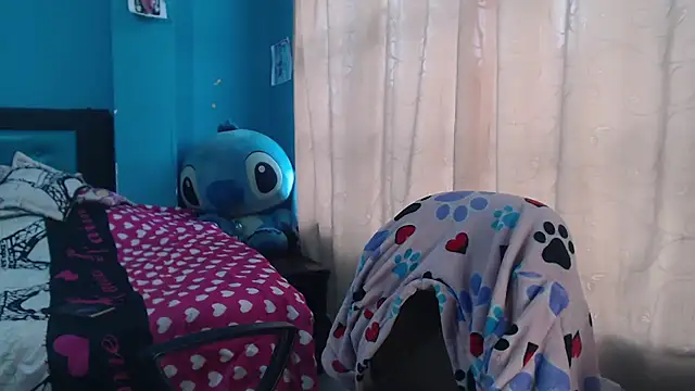 Liaroberts1 online show from February 2025 12:05:02 PM