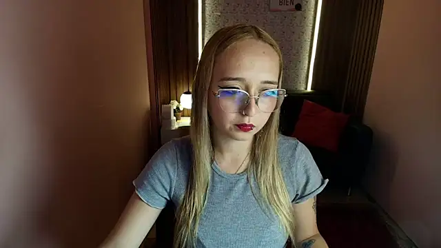 Liaroberts1 online show from June 2026 01:45:02 PM