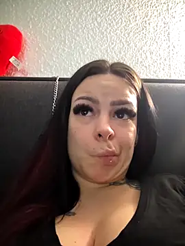 BoeseMoni1998 online show from April 2026 07:18:01 PM