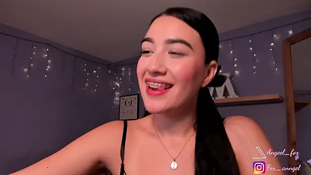 Snapshot of angeel_fox chatting on January 2025 02:33:01 AM angeel fox online show from January 2025 02:33:01 AM