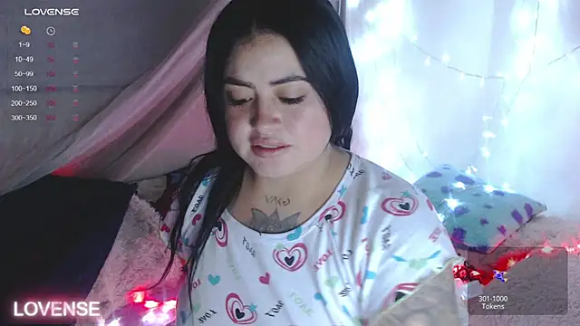 Snapshot of PamelaDoouce chatting on January 2025 10:48:01 AM PamelaDoouce online show from January 2025 10:48:01 AM