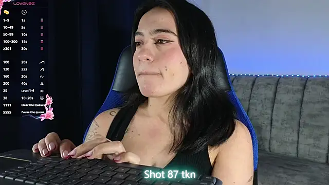Snapshot of ZaraDames_ chatting on June 2026 04:45:01 AM ZaraDames online show from June 2026 04:45:01 AM