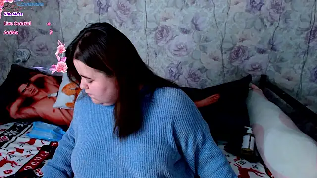 Snapshot of Estelle_Hicks chatting on December 2024 06:20:01 PM Estelle Hicks online show from December 2024 06:20:01 PM