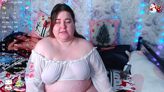 Snapshot of Estelle_Hicks chatting on December 2024 07:44:01 PM Estelle Hicks online show from December 2024 07:44:01 PM