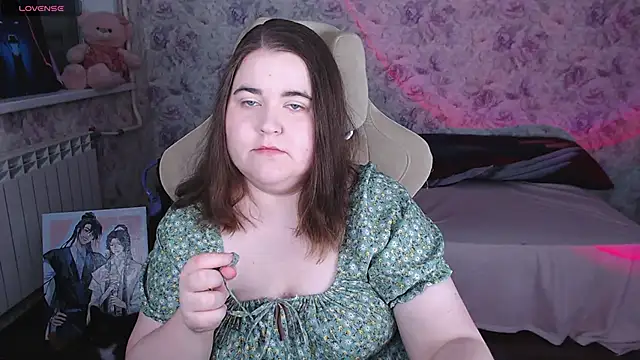 Estelle Hicks online show from June 2026 06:57:02 PM