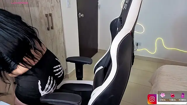 Victoryyy  online show from February 2026 10:42:01 PM