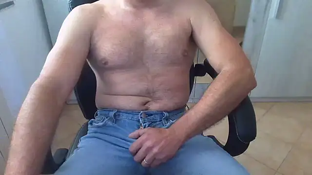 Snapshot of cocco1980xxxx chatting on May 2026 06:42:02 AM cocco1980xxxx online show from May 2026 06:42:02 AM