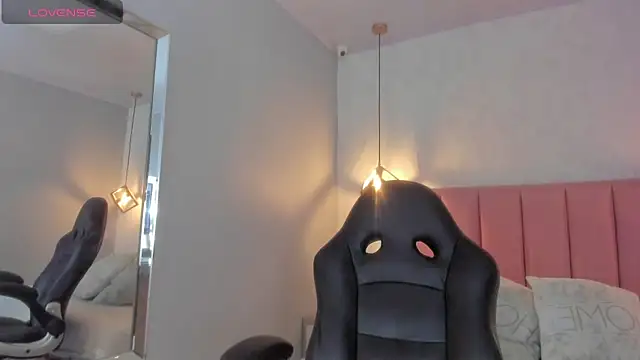 SUNNYCYRUS online show from January 2026 12:09:02 PM