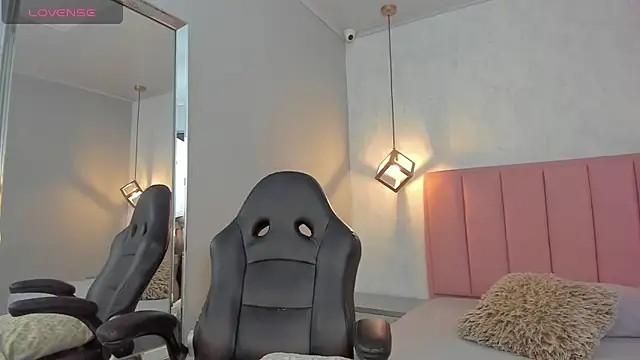 SUNNYCYRUS online show from February 2026 12:37:02 PM