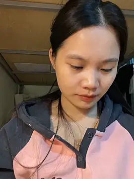 Snapshot of Be-MyMy chatting on December 2024 12:05:01 PM Be-MyMy online show from December 2024 12:05:01 PM