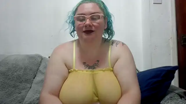 Bustycurves online show from July 2026 09:41:01 PM