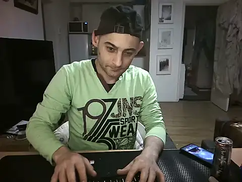 mihaimichael online show from May 2026 09:45:01 PM
