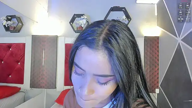 Snapshot of Karoll014 chatting on May 2026 12:12:01 PM Karoll014 online show from May 2026 12:12:01 PM