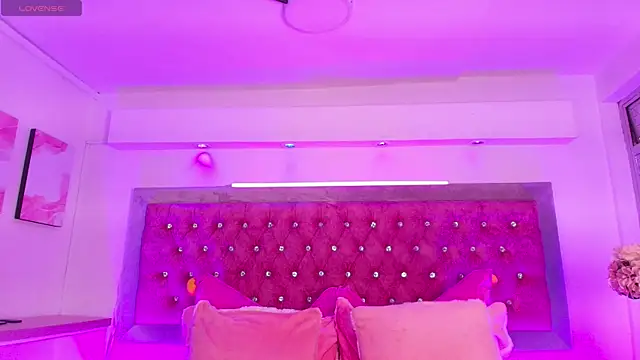 Tayzon Foxxx online show from December 2025 12:42:02 PM