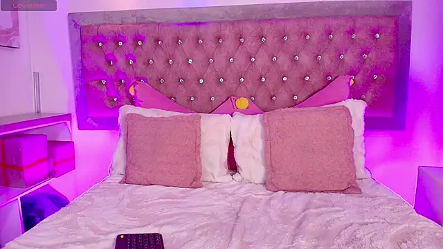 Tayzon Foxxx online show from January 2026 12:18:01 PM