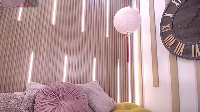 Tayzon Foxxx online show from April 2026 08:33:02 PM