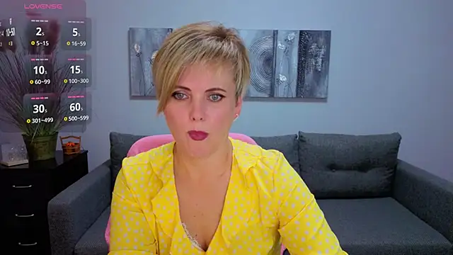 Julia Wilsone online show from November 2025 06:44:01 AM