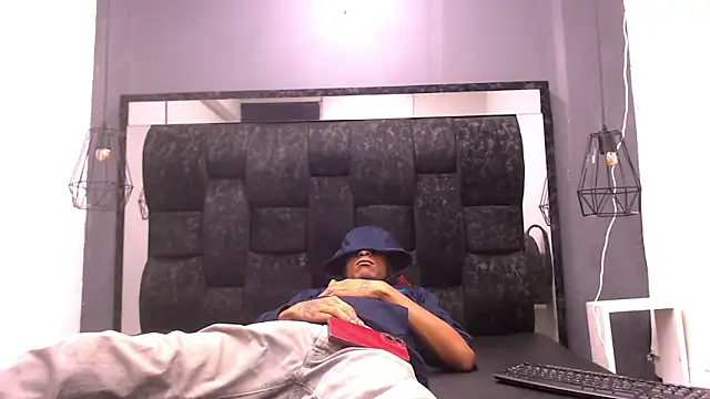 Jose Smoke online show from October 2025 03:15:01 AM