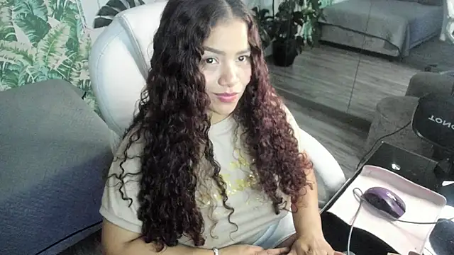 loly marce online show from December 2025 09:57:01 PM