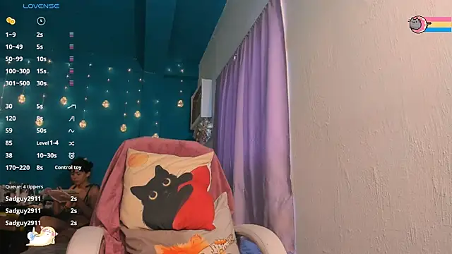 AllisonCatUwU online show from January 2025 08:43:02 PM