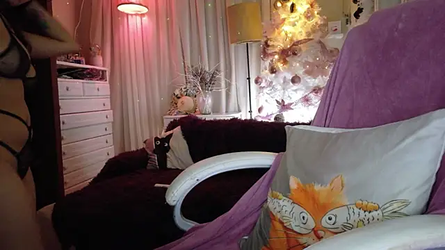 AllisonCatUwU online show from November 2025 04:38:02 PM