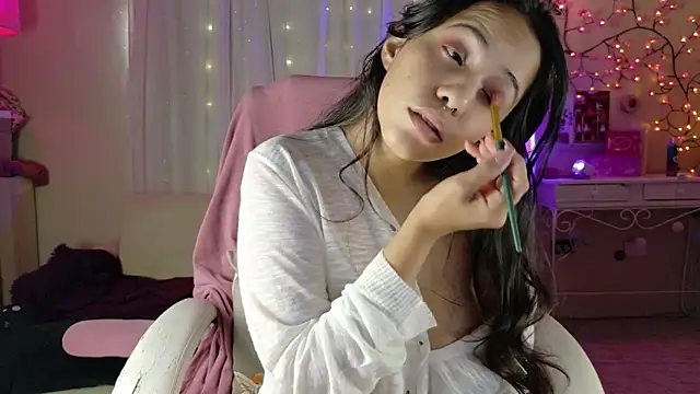 AllisonCatUwU online show from April 2026 03:49:02 PM