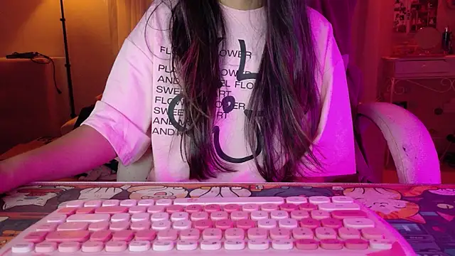 AllisonCatUwU online show from June 2026 04:08:02 PM