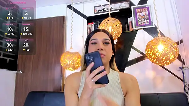 victoria aleia  online show from October 2025 10:19:01 PM