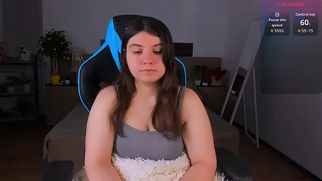 Snapshot of Viola__Shy chatting on January 2026 09:18:02 PM Viola Shy online show from January 2026 09:18:02 PM