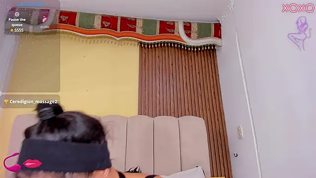 EmmyCruzZ online show from February 2025 10:35:01 AM