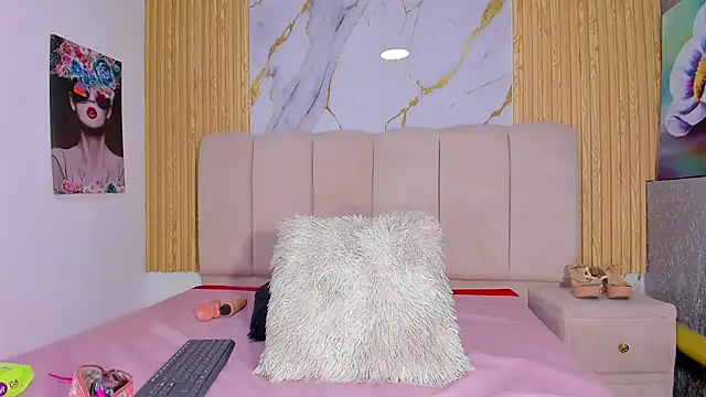 EmmyCruzZ online show from March 2025 10:53:01 PM