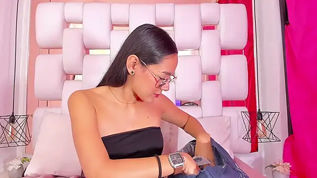 EmmyCruzZ online show from September 2025 01:23:02 PM